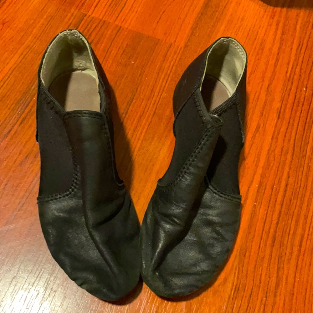 Black Jazz shoes, little girls
